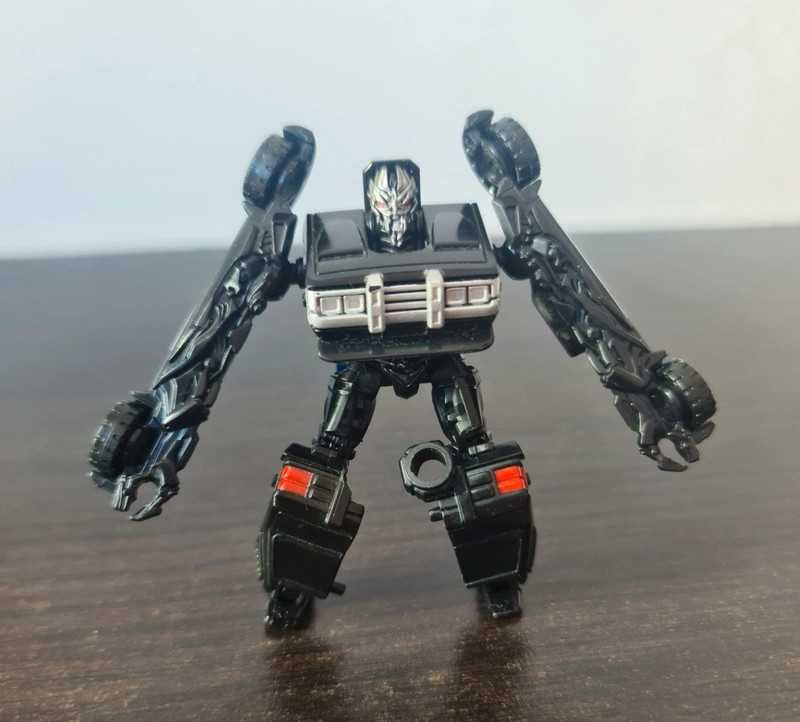 Figurina Transformers Barricade