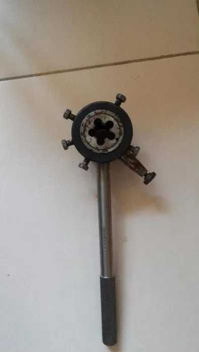 Лерка  для резьбы на трубе диаметром 1/2 дюйма по пластику 20