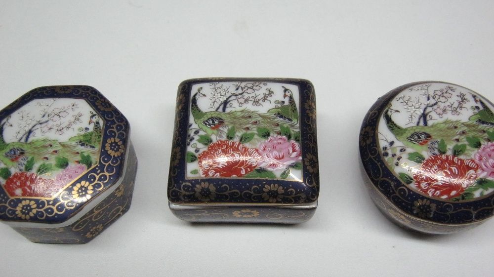 Lot, 3 casete mici,portelan China,cu capace.