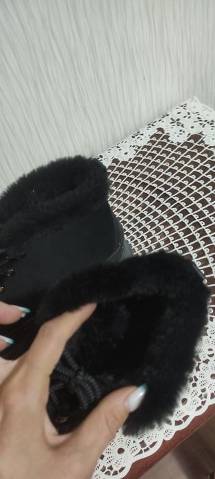 Продам натуральную зимнюю новую обувь один раз одевала за 25тыс