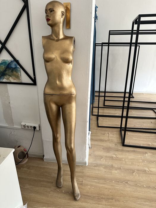 Маникен кукла