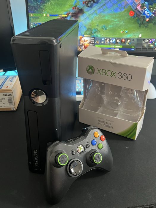Xbox 360 slim ПРОШИТЫЙ (freeboot/aurora)