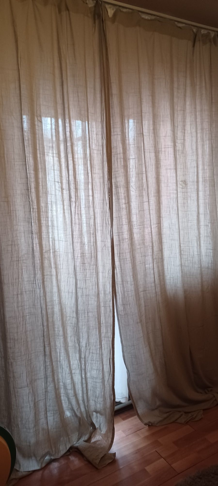 Draperii bej      .