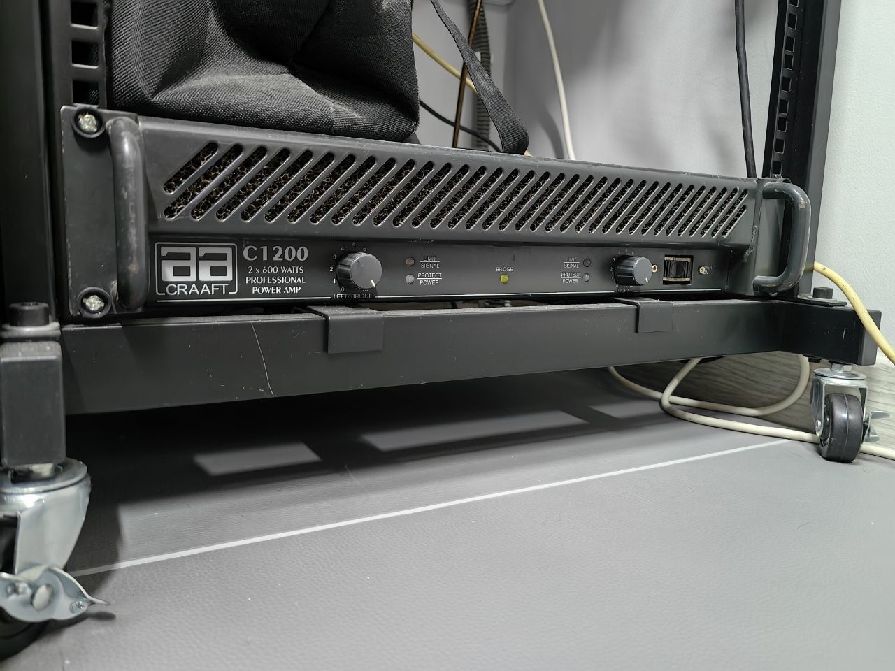 Продам усилителя и колонки 1000 W