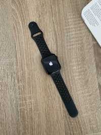 Apple Watch Nike SE 44 мм серый
