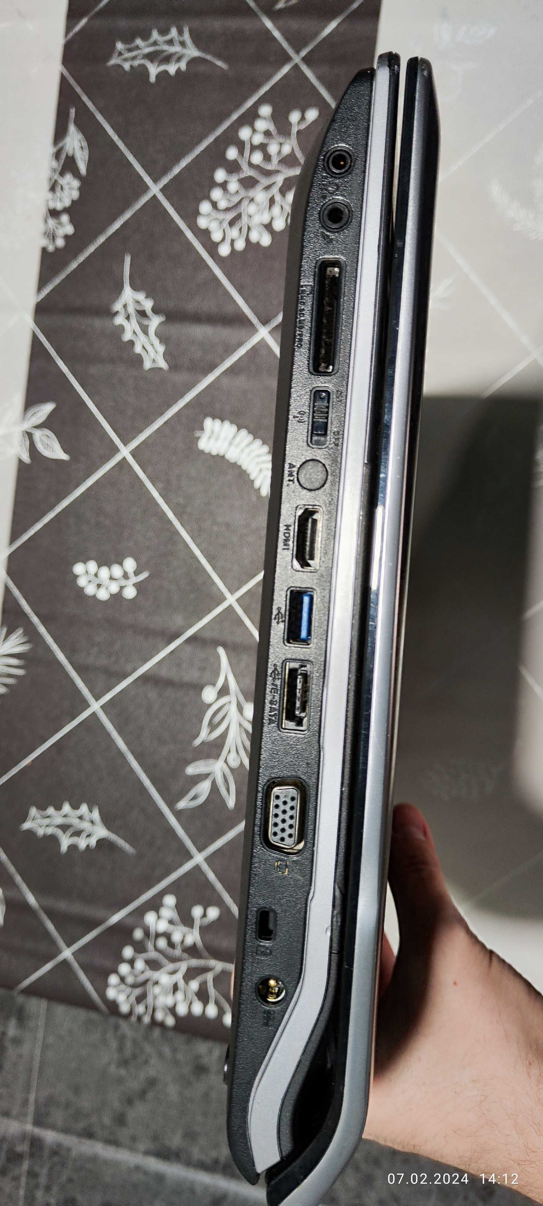 Продается Ноутбук Asus батарея держит