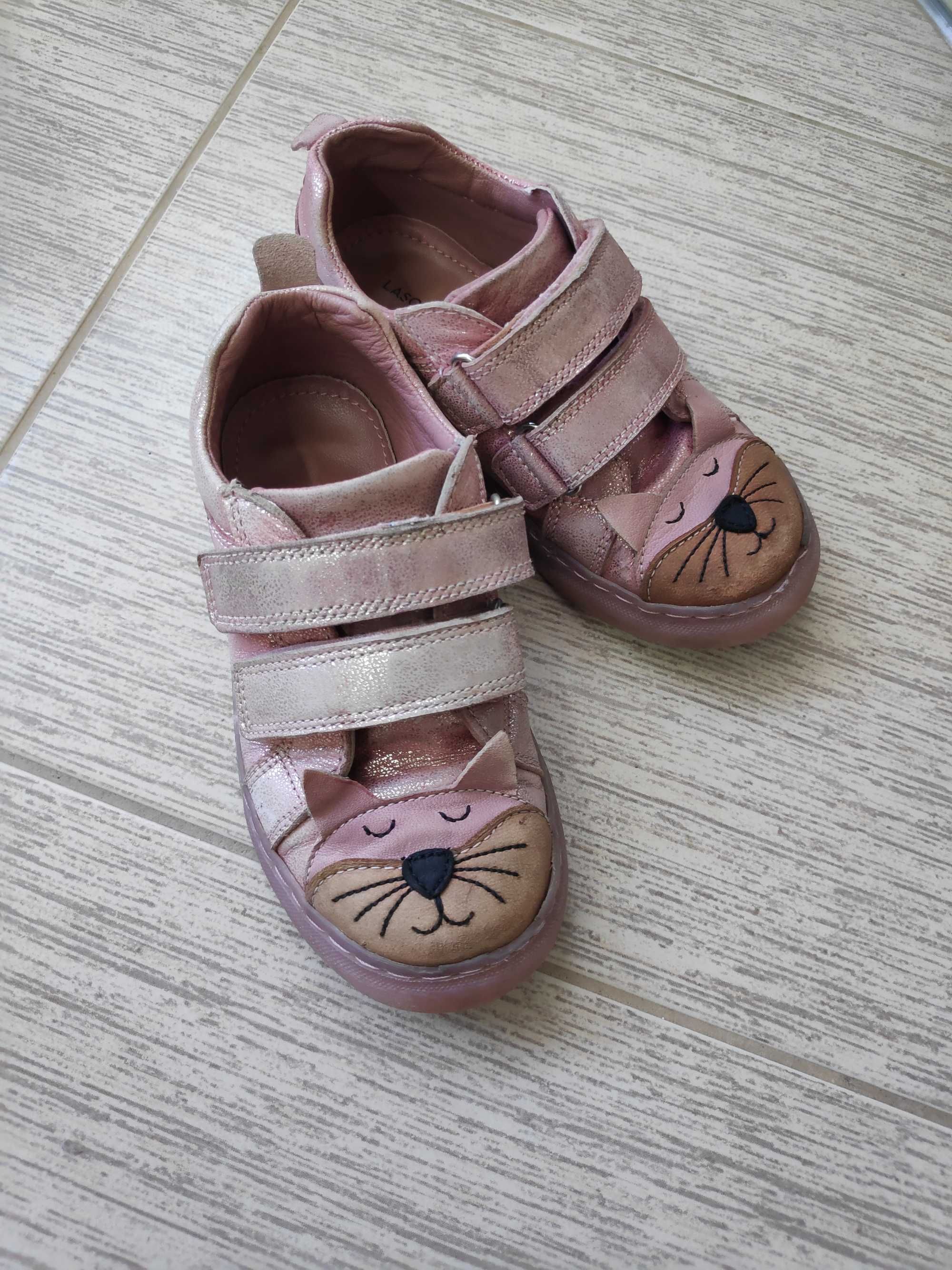 Обувки Lasocki 26 - 28 номер, Skechers 25, кроксове КК 26/27 номер