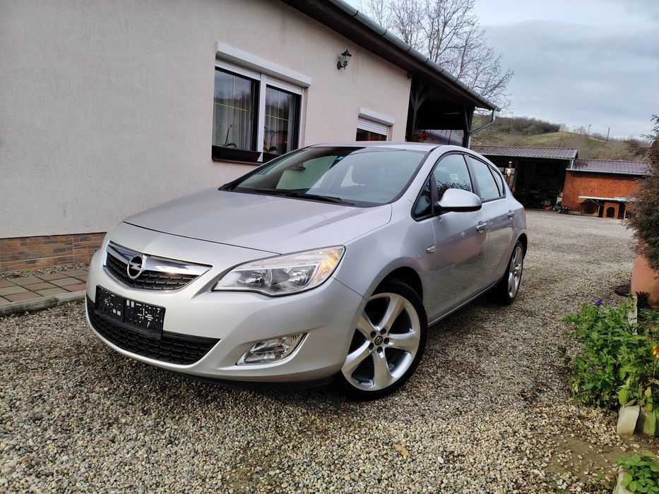 Opel Astra J 1.3 cdti ECOflex Euro 5 an 2011  A/C jante R19