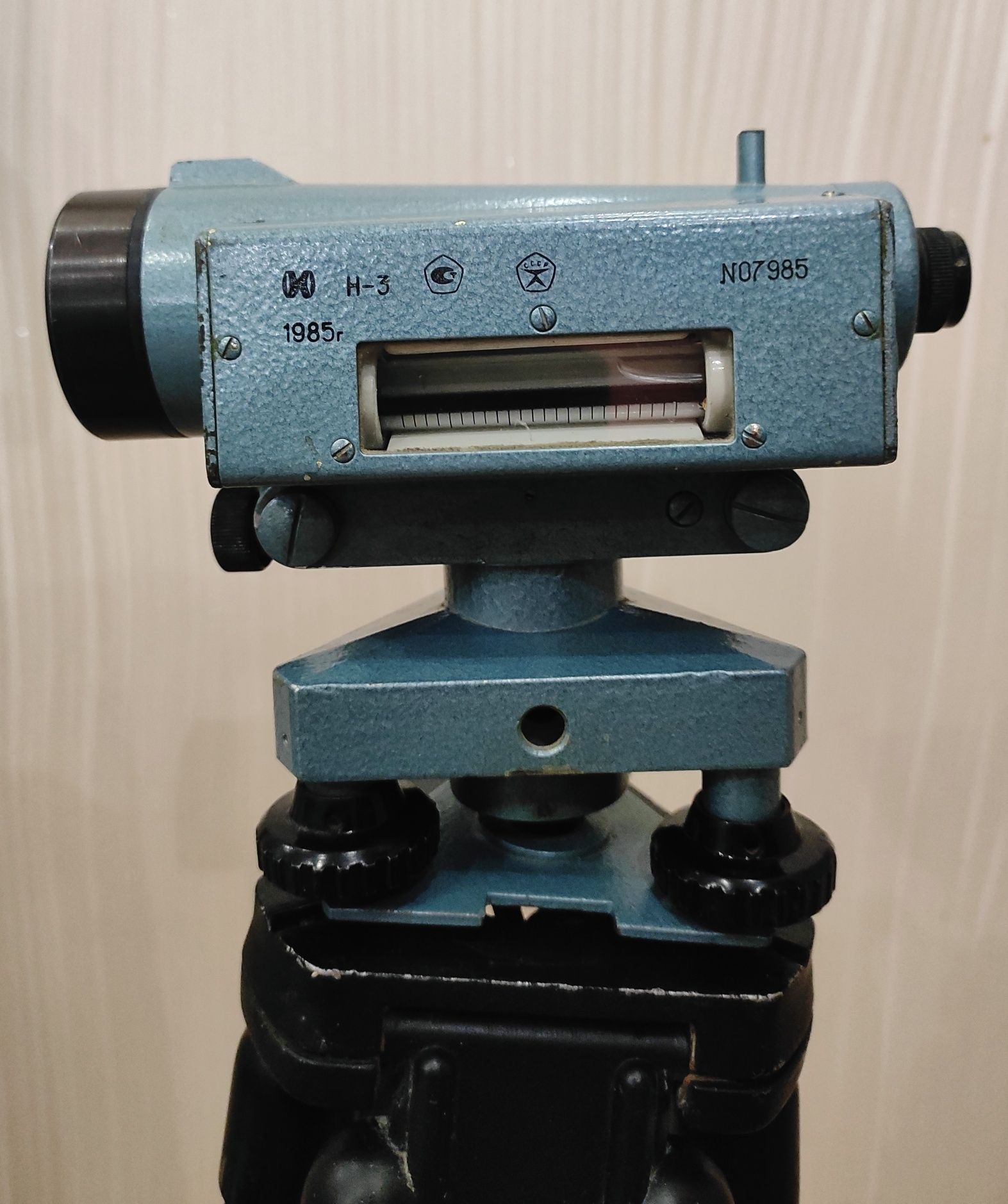 Продаётся НИВЕЛИР Н-3 N07935.Штатив+рейка. В отличном состоянии.