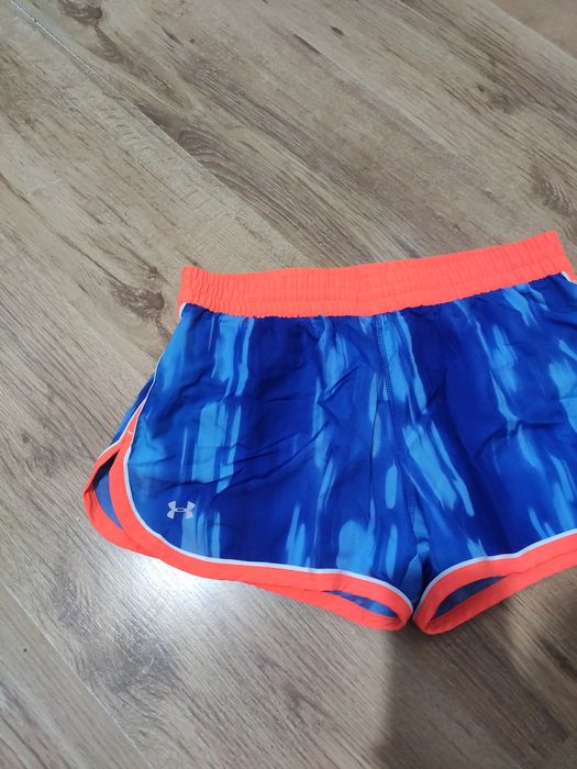 Pantaloni scurți de damă Under Armour mărimea S