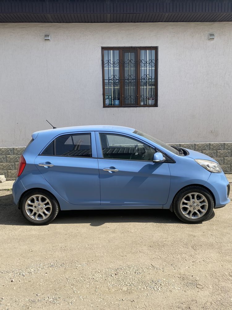 Продам машину Kia picanto 2015 год