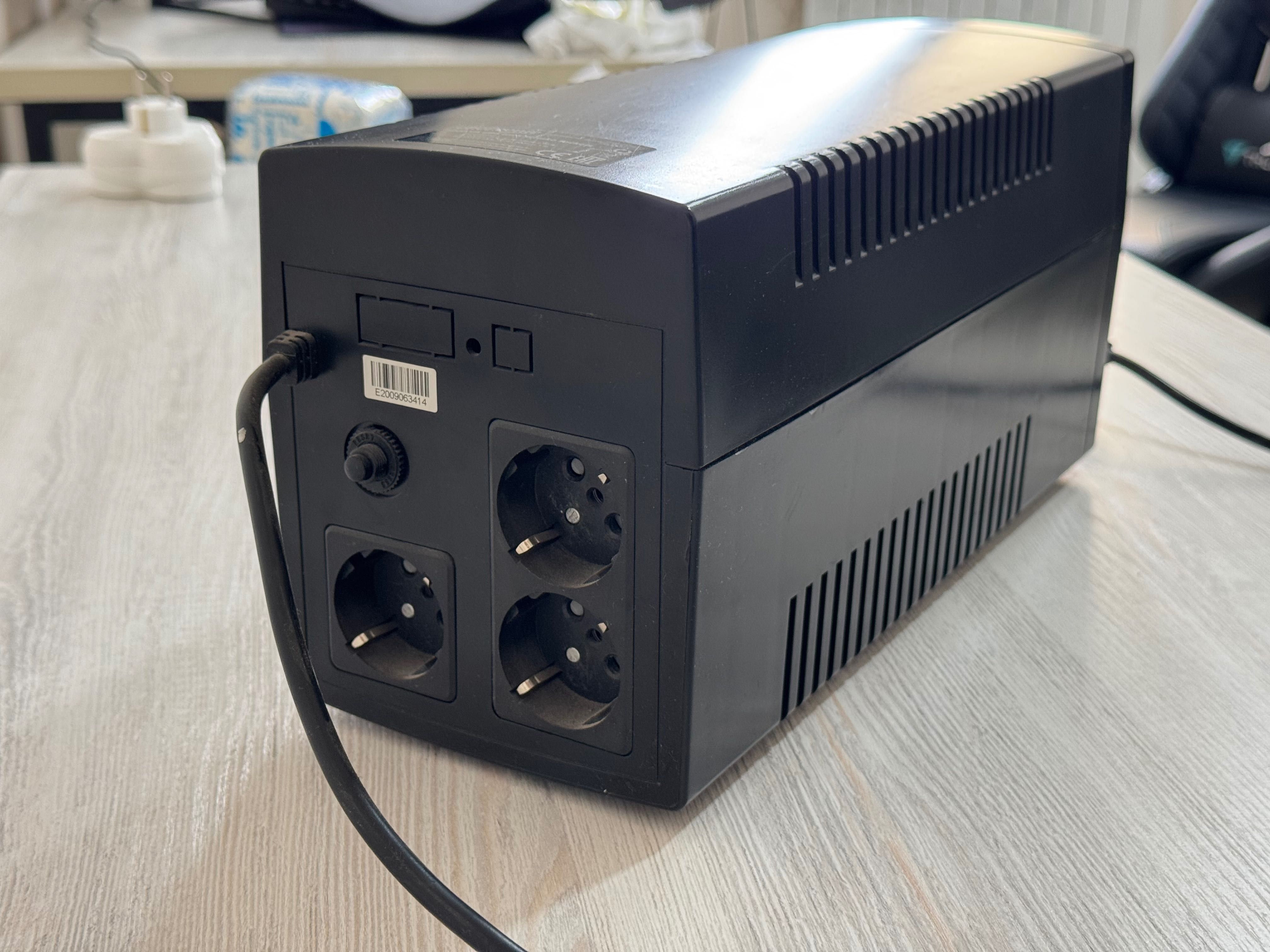 Источник бесперебойного питания UPS/ИБП