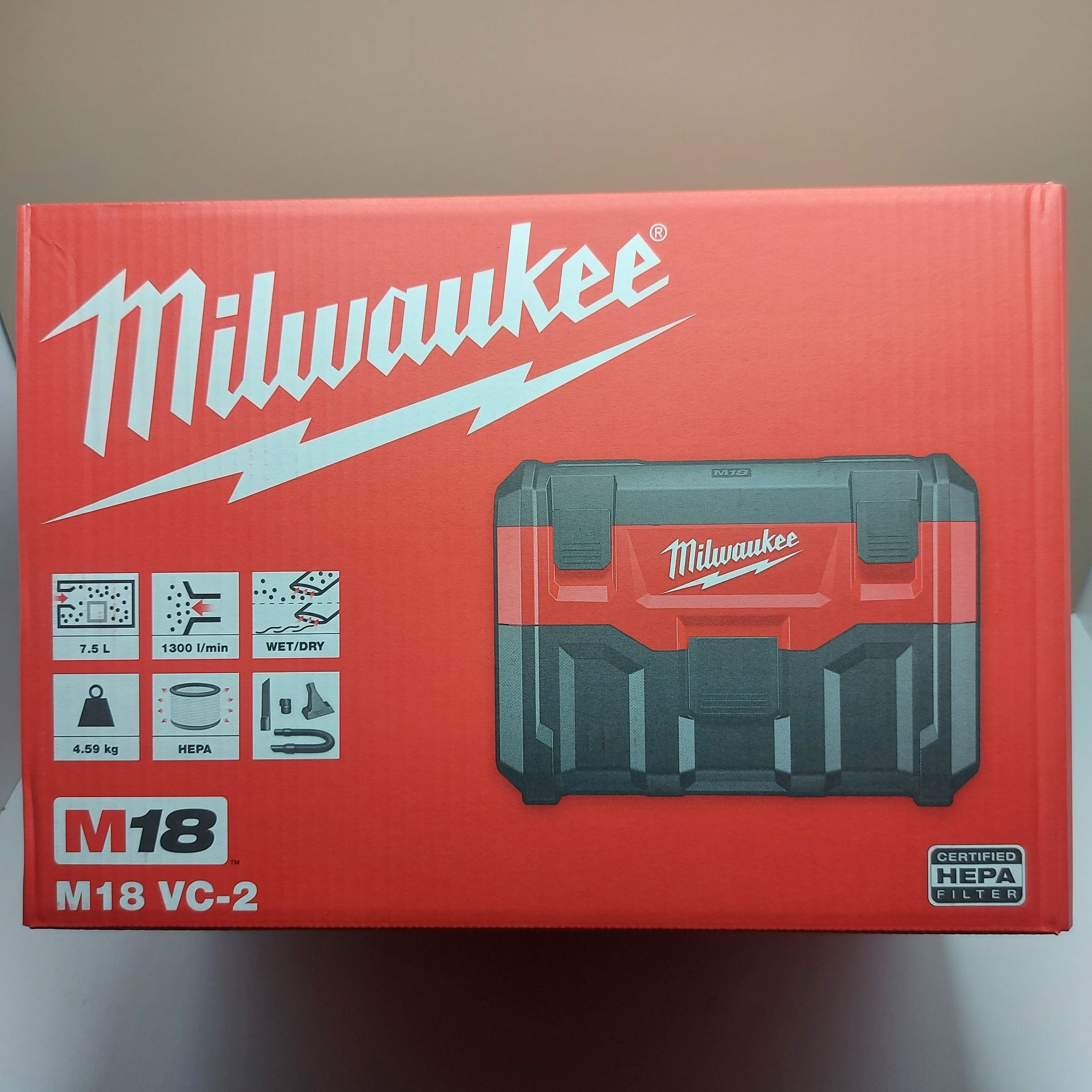 ПРОМОЦИЯ.Акумулаторна прахосмукачка Milwaukee M18VC2-0