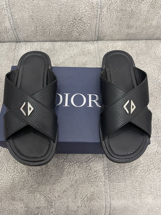 Продам тапочки Dior