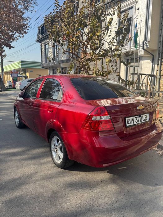 Nexia 3 avtomat sotiladi. Akuratniy haydalgan ayol kishi haydagan.