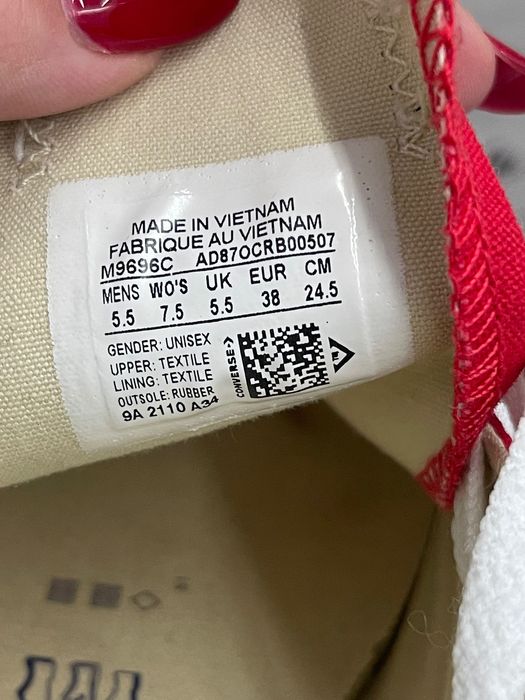 Vând  teniși purtați o singură dată