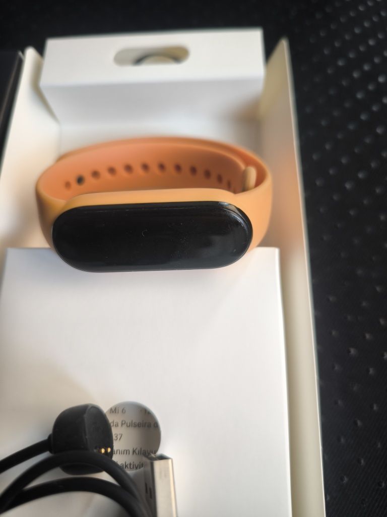 Xiaomi Mi Band 6 - смарт часовник гривна