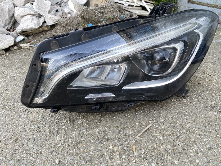 Far Mercedes CLA C117 facelift 2015 - 2018 far stanga