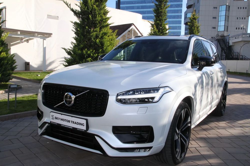 Volvo XC 90 B5 250PS AWD Hyb/ Nappa Ventilata/ CLIM 4x/ ACC/ Pano/ 4C Air/ HK/ TVA
