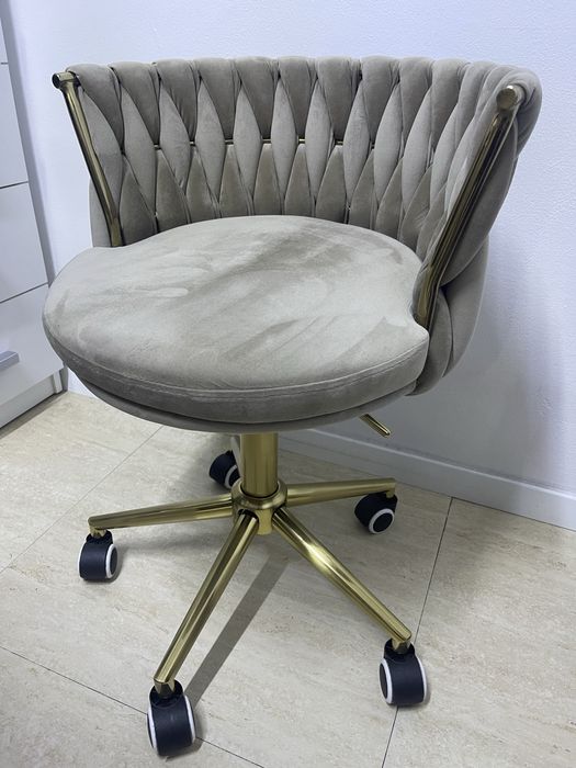 Vand scaun din catifea pentru salon sau birou