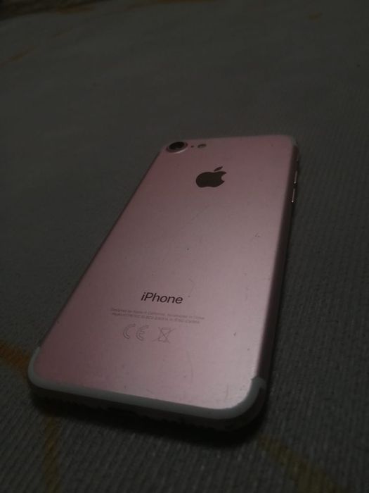 iPhone 7 в хорошем состоянии