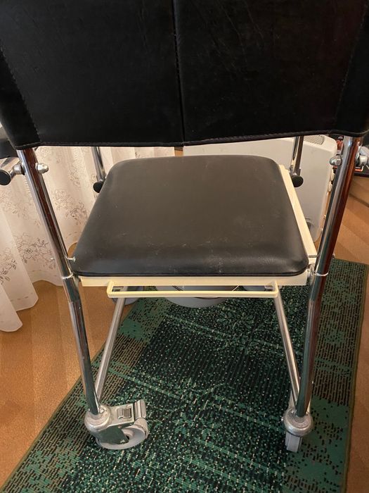 Стол за тоалетна и баня