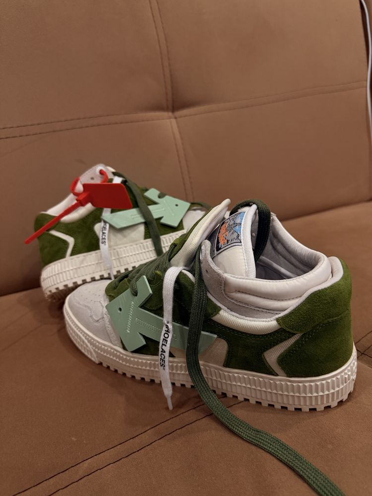 Чисто нови off white сникърси