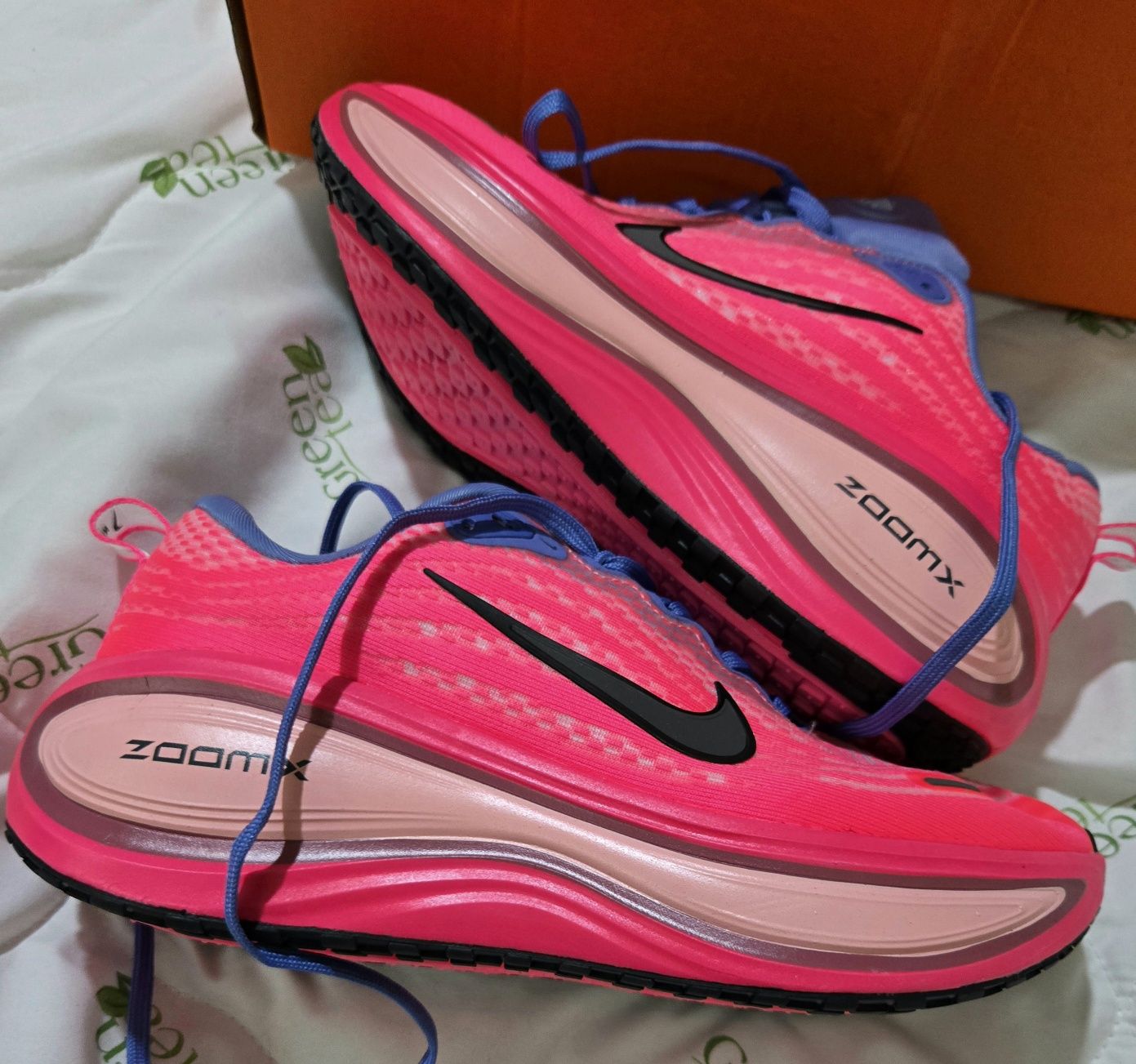 Nike Vomero 18 plus оригинални дамски сникърси нови 39 номер
