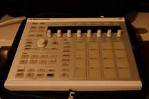 Maschine mk2, Controller,  Groovebox, Drum machine.