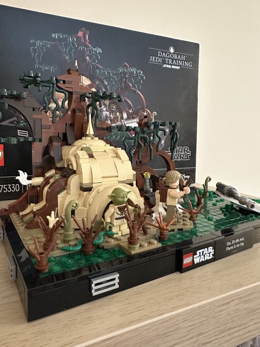 LEGO STAR WARS Dagobah Jedi Training diorama 75330