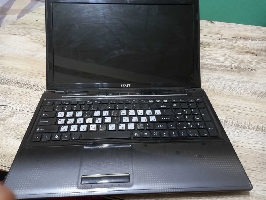 Ноутбук aser ddr2 17,3 dyum MSI 15,6d 500 hard 4 ozu