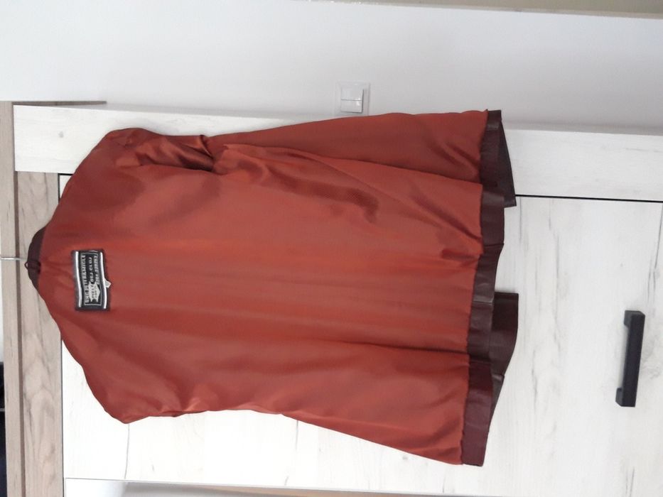 Geacă de piele pentru femei