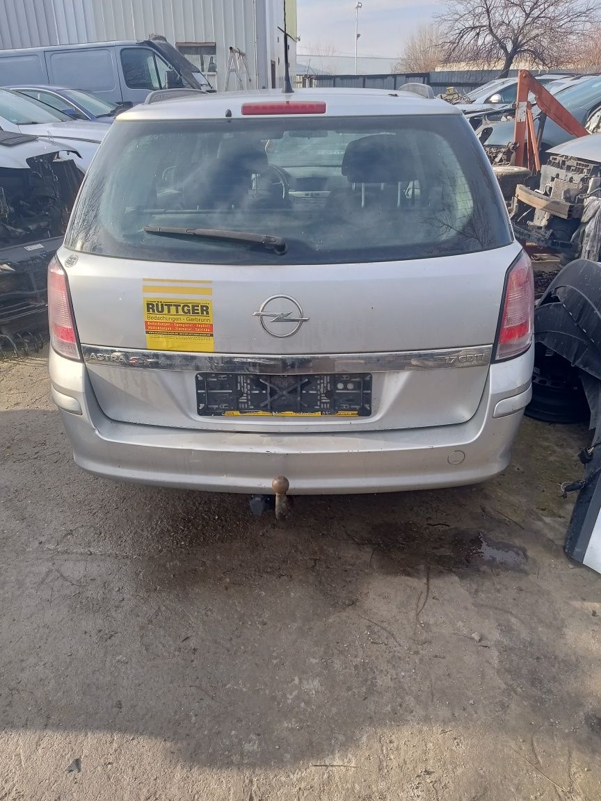 Dezmembrez Opel Astra H