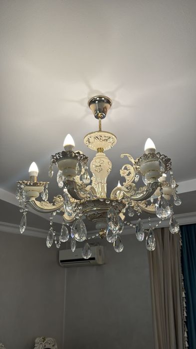 Срочно продам люстру