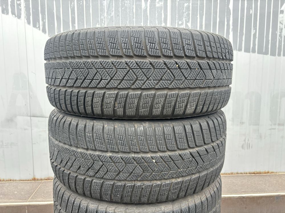 Почти нови зимни гуми Pirelli 245/40/20 и 275/35/20