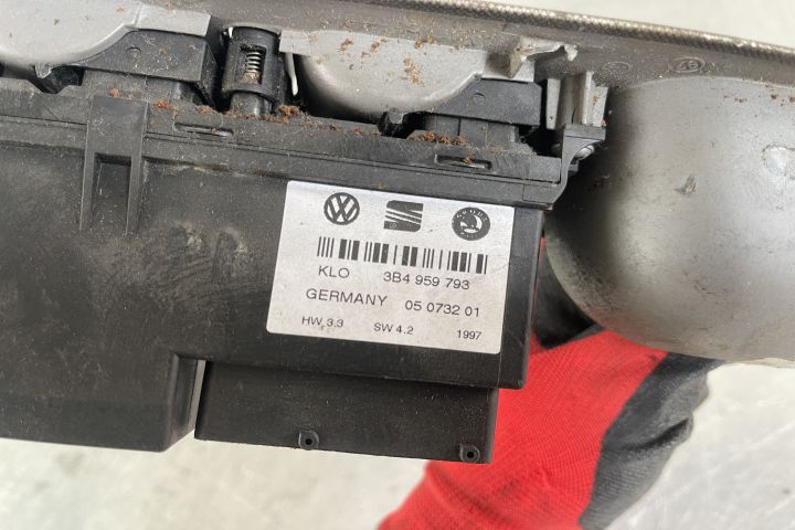 Butoane geam sofer 3B4959793 / 3B4 959 793 Volkswagen VW Passat B5.5