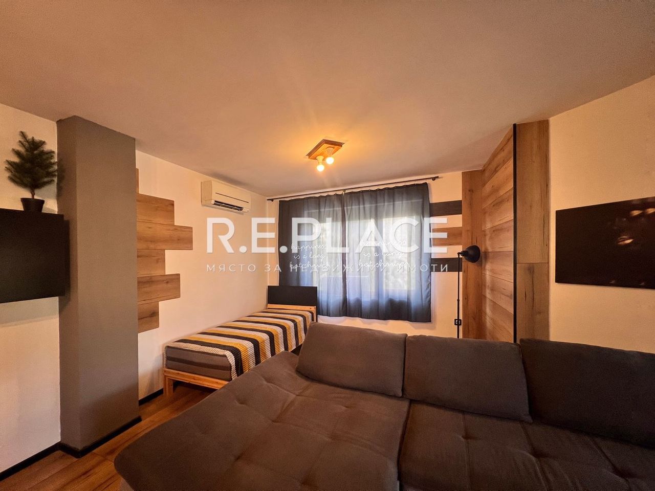 Продава се Тристаен апартамент в Варна, Възраждане 4 - 133 кв.м за 1627 €/кв.м - Снимка #3