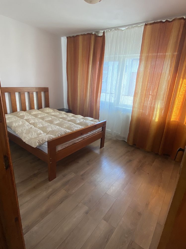 Inchiriez apartament 3 camere