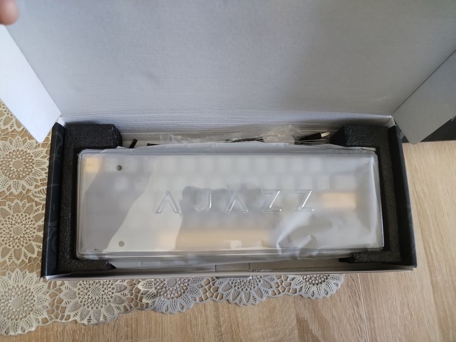 Продам беспроводную клавиатуру