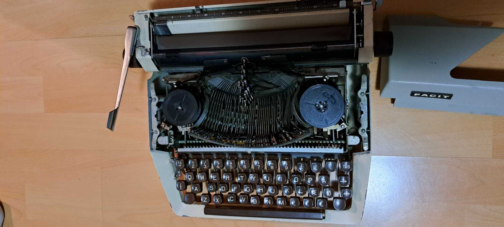 Masina de scris veche - FACIT