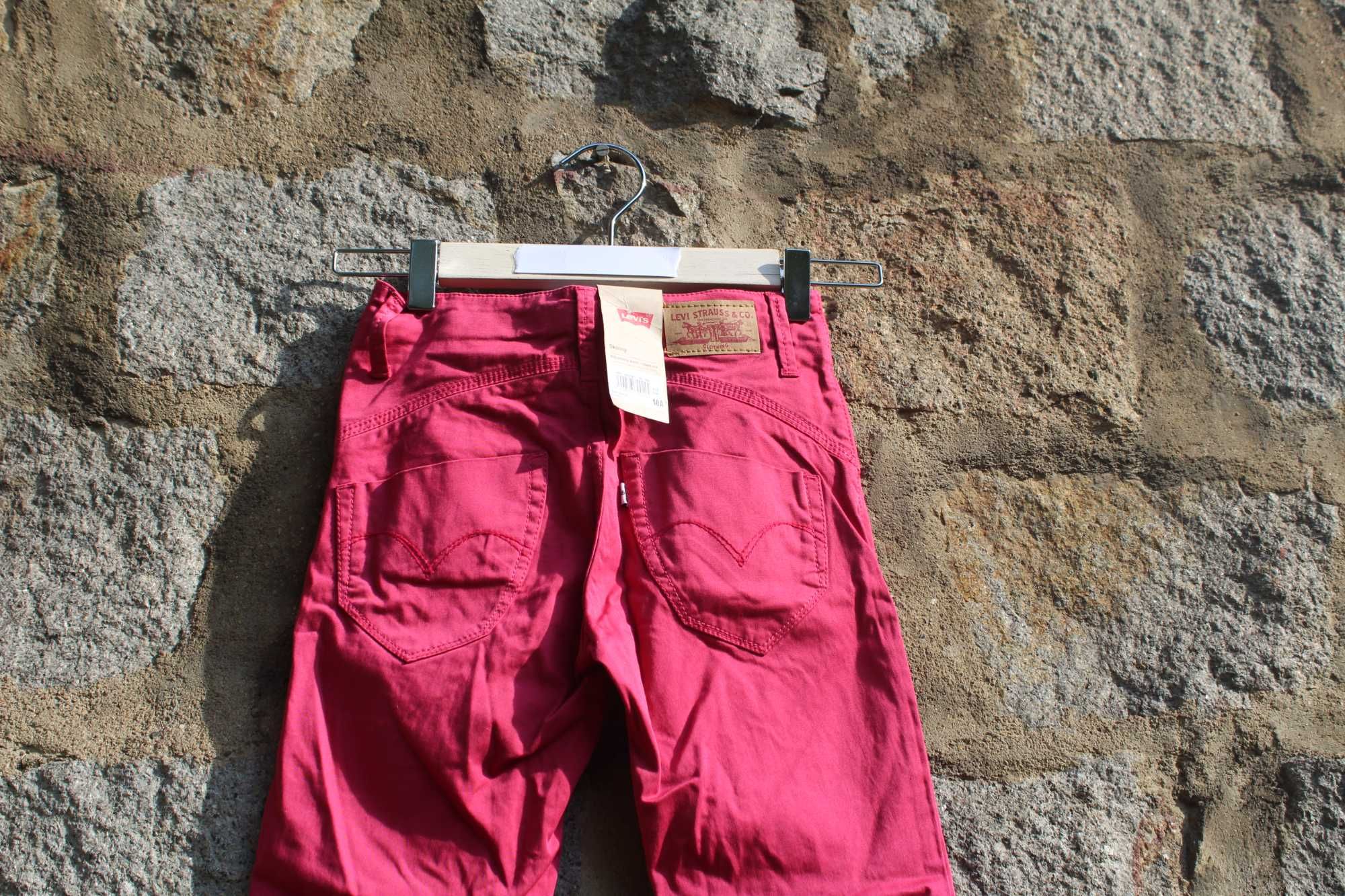 Червен марков ''Levi Strauss"детски панталон.ръст 138 см.