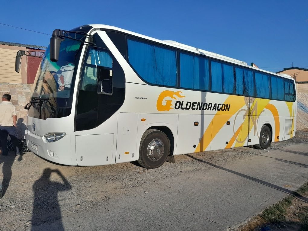 Автобус Голден 599