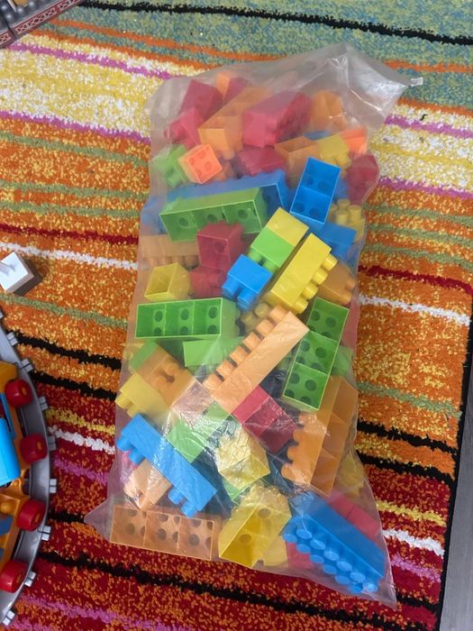 Joc construcție stație tren(șină și tren inclus ) +cadou set cuburi co