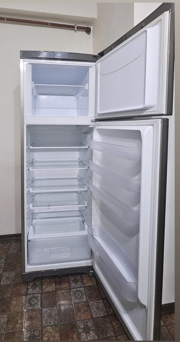 Frigider Indesit TIAA 12 X, 313 L, 2 uși, inox, funcțional, stare bună