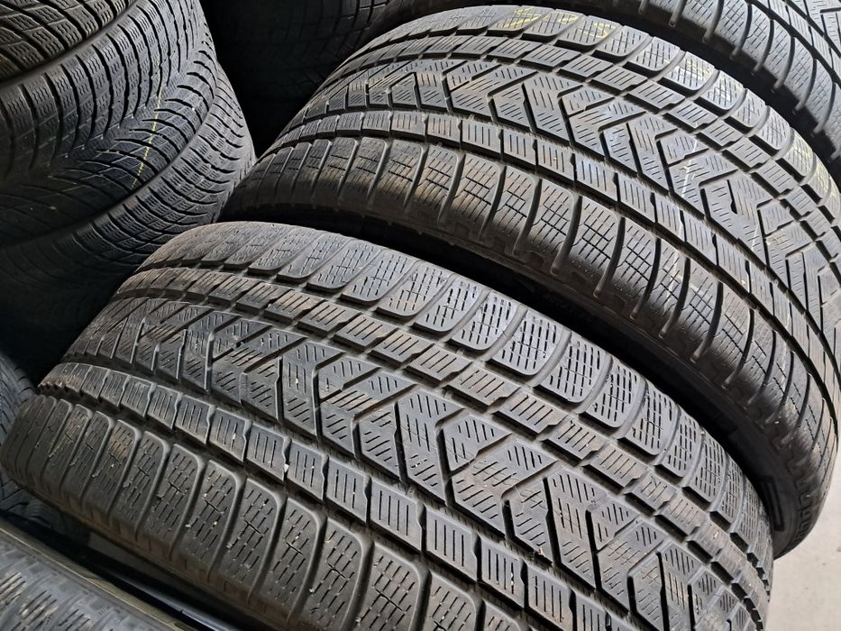 Anvelope second iarna 325 35 R22/285 40 R22 Pirelli