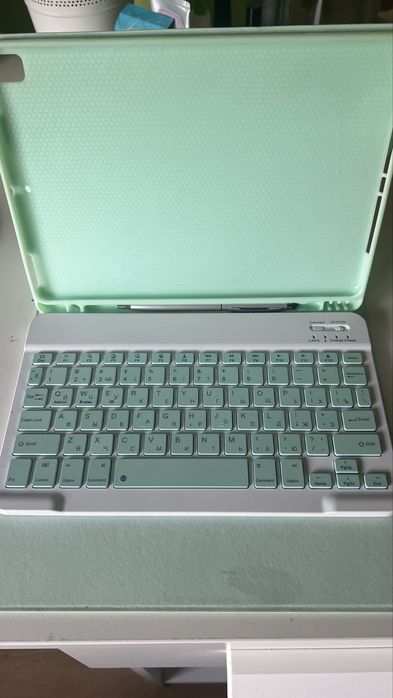 Чехол с клавиатурой и мышью для Ipad