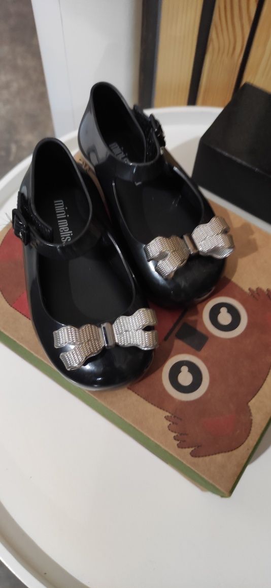 Mini Melissa обувки