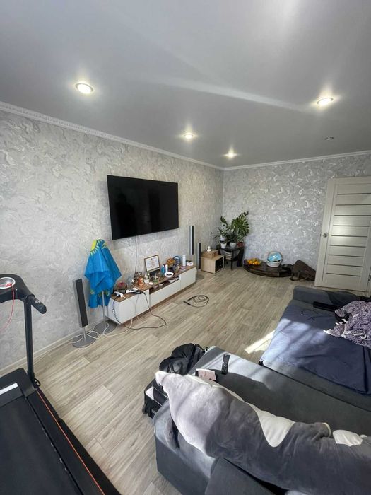 В продаже отличная трехкомнатная квартира в районе КЖБИ.