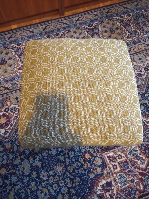 Продавам два фотьойла и две табуретки