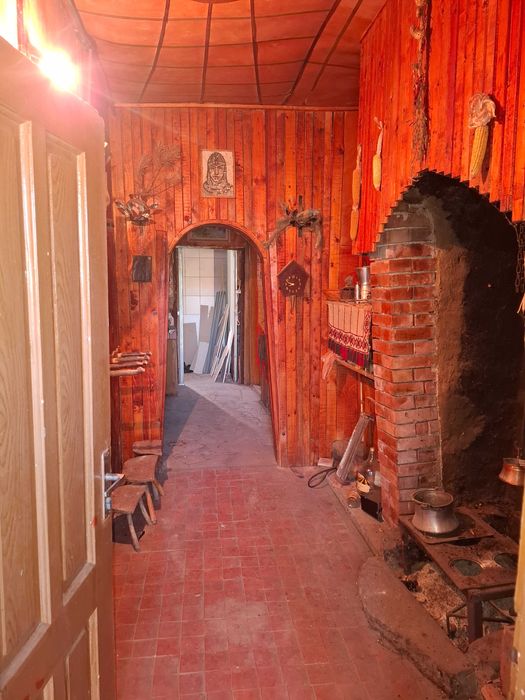 Продава се парцел с къща в с. Горна Диканя